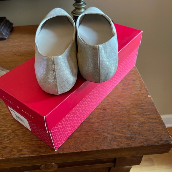 EUC Kelly & Katie flats *** size 9.5*** - Picture 5 of 6